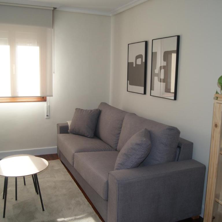 Nuevo, luminoso, reformado, cerca del Casco Viejo - Two-Bedroom Apartment - 2