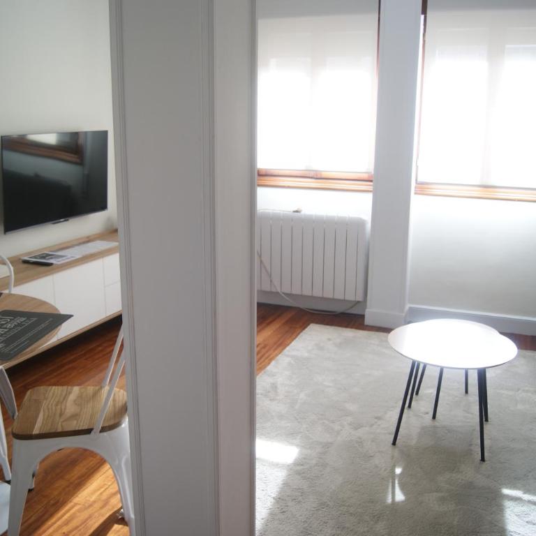 Nuevo, luminoso, reformado, cerca del Casco Viejo - Two-Bedroom Apartment - 4