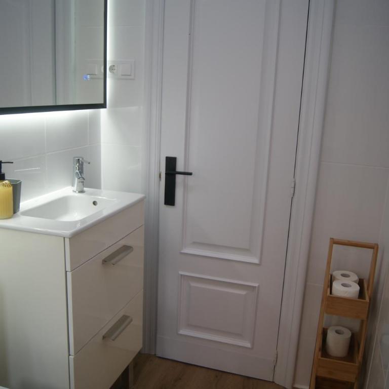 Nuevo, luminoso, reformado, cerca del Casco Viejo - Two-Bedroom Apartment - 18