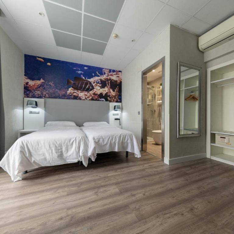 Standbyme Ramblas - Twin Room with City View - 5