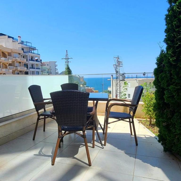 Ambassador & Ambassador Lux Apartments - Apartment with Terrace - 10