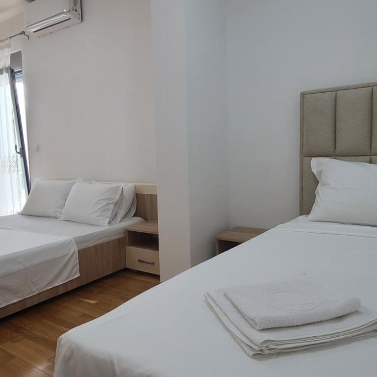 Ambassador & Ambassador Lux Apartments - Apartment with Terrace - 8