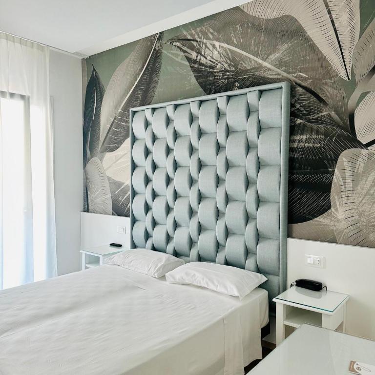 Hotel President - Deluxe Double / Twin Room with Balcony - 1