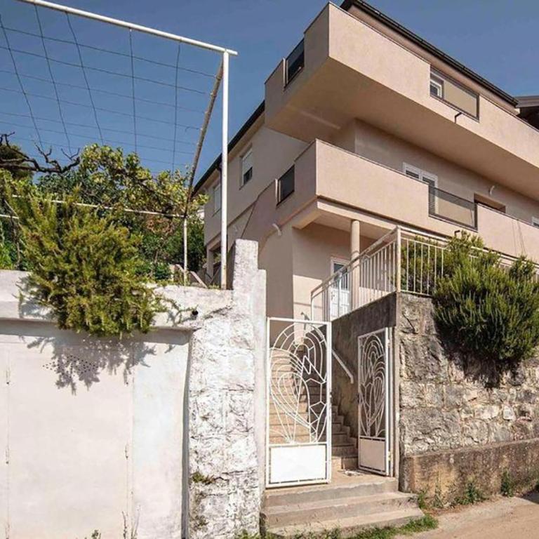 Apartmani Berdovic 2 - Dvokrevetna Soba sa Bračnim Krevetom - 1