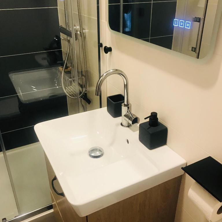 La Galerie, Et Pop Et Chic ! - Chambre Familiale avec Salle de Bains Privative - 9