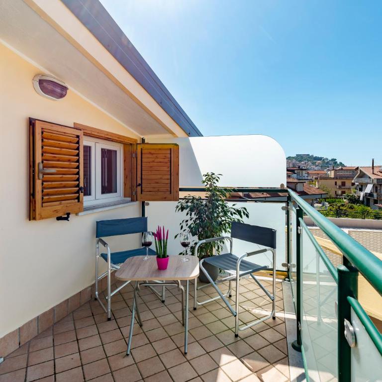 Appartamenti KAORA - Appartamento con 2 Camere da Letto e Balcone - 2