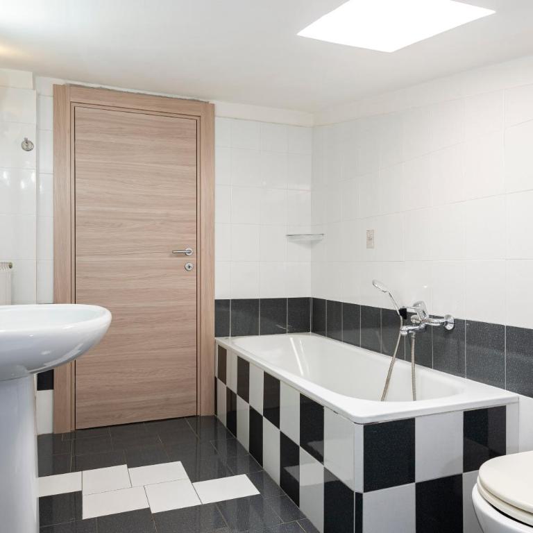 Appartamenti KAORA - Appartamento con 2 Camere da Letto e Balcone - 3