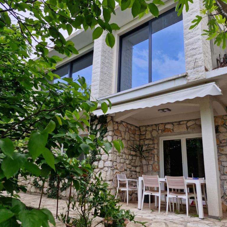 Garden House - Apartman sa 3 Spavaće Sobe - 1
