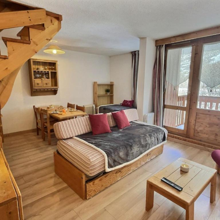 Grand studio mezzanine avec parking couvert, proche des pistes - FR-1-411-868 - Apartamento - 1