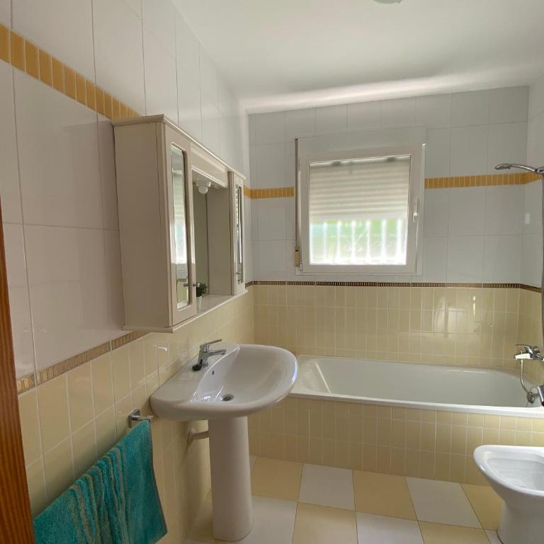 ROCA PLANA COSTA NORD - Five-Bedroom House - 8