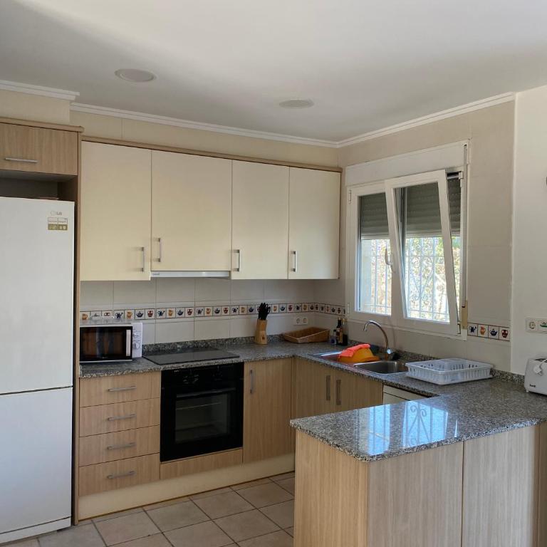ROCA PLANA COSTA NORD - Five-Bedroom House - 11