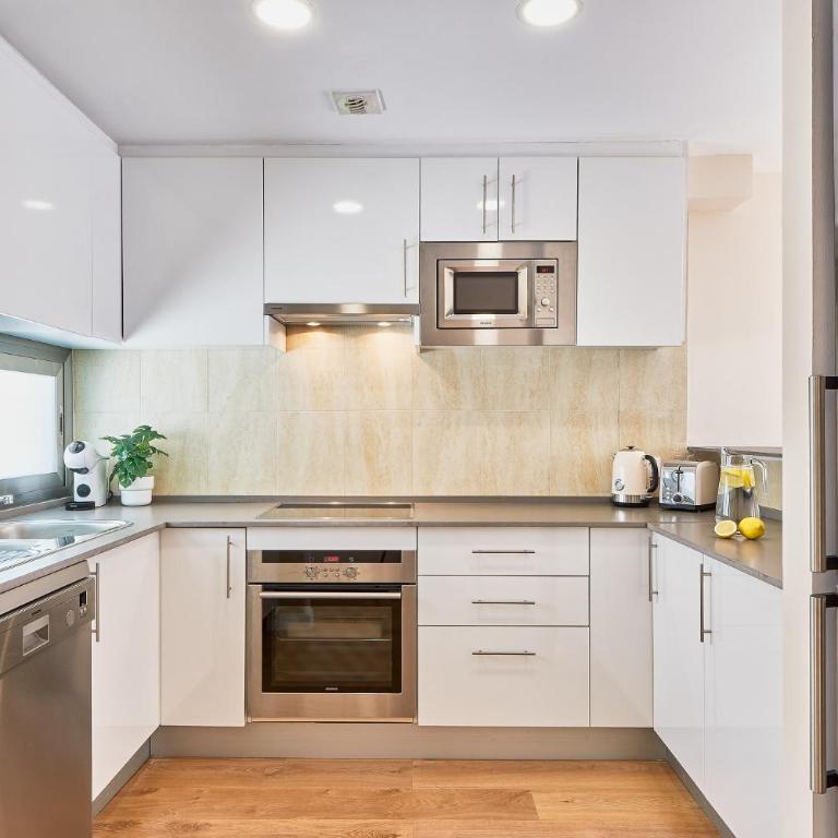 Vitania I Resort Penthouse with Jacuzzi - Two-Bedroom Apartment with Balcony and Terrace - 12
