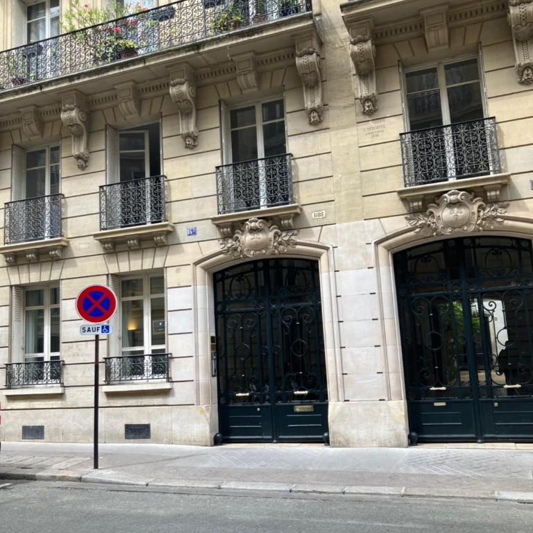 Chambre capitale Saint Lazare - Chambre Double avec Salle de Bains Privative - 7