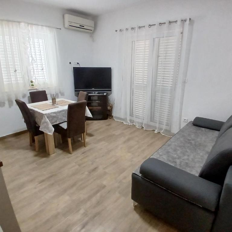 Apartments Tiha noć Kotor - One-Bedroom Apartment with Garden View - 2