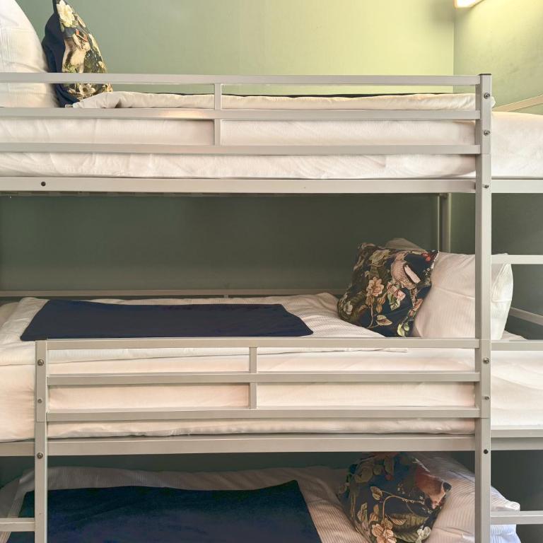 Villa Fantasia Budget Boutique Hotel - Fünfbettzimmer mit zwei Schlafzimmern - 10