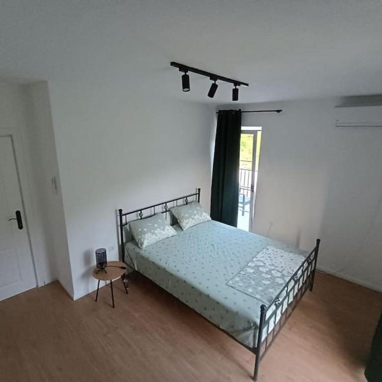 Calm apartment in Lepetane - Apartman sa 2 Spavaće Sobe - 4