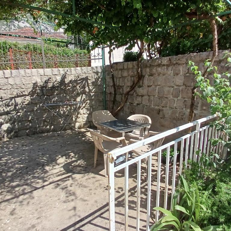 Apartments Tiha noć Kotor - One-Bedroom Apartment with Garden - 8