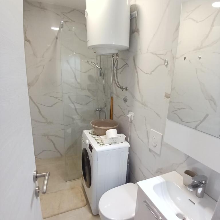 Apartments Tiha noć Kotor - One-Bedroom Apartment with Garden - 5