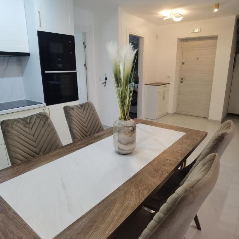 Venima luxury Seaview Pine Apartment - Two-Bedroom Apartment with Sea View - 14