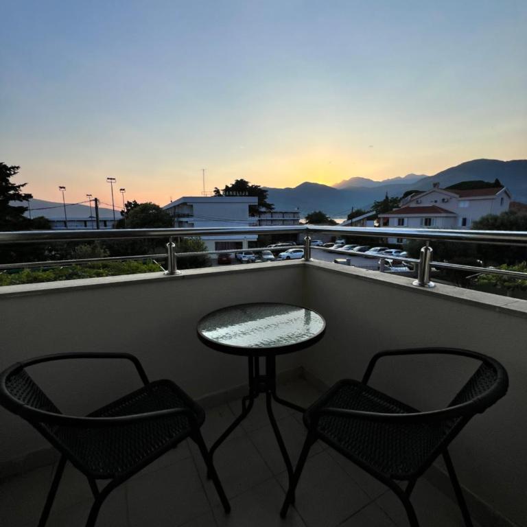 Sunshine Apartment - Two-Bedroom Apartment - 7
