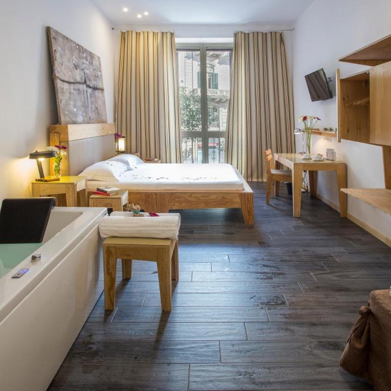 AQUAROOMS Suites - Camera Matrimoniale Deluxe con Vasca - 8