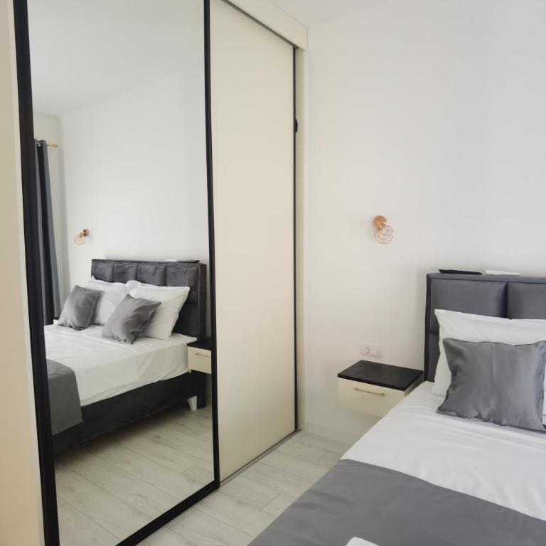 Venima luxury Seaview Pine Apartment - Two-Bedroom Apartment with Sea View - 34