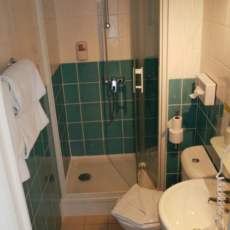 Brit Hotel des Halles - Chambre Simple Supérieure - 4