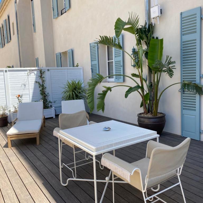 LILOU - Chambre de Luxe avec Terrasse - 1