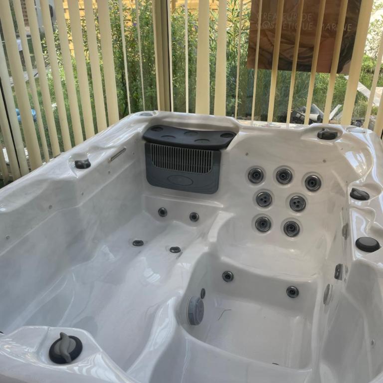 Houdarling Chalet et spa hammam jacuzzi et sauna - One-Bedroom House - 20