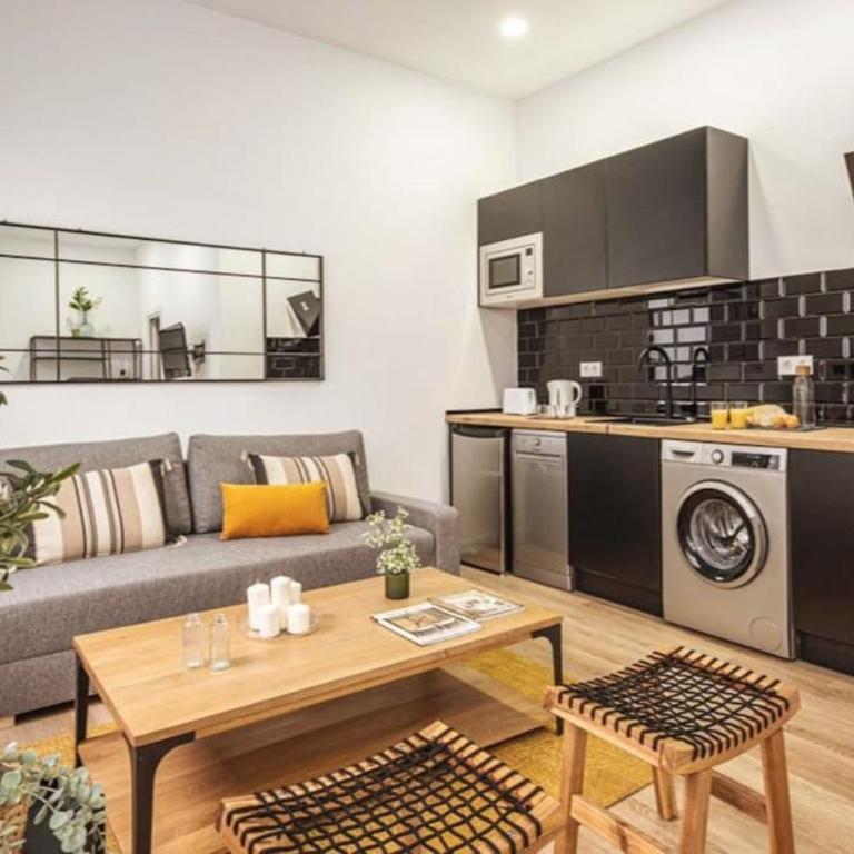 Alegría Urbana cerca de calle Alcalá - Two-Bedroom Apartment - 24