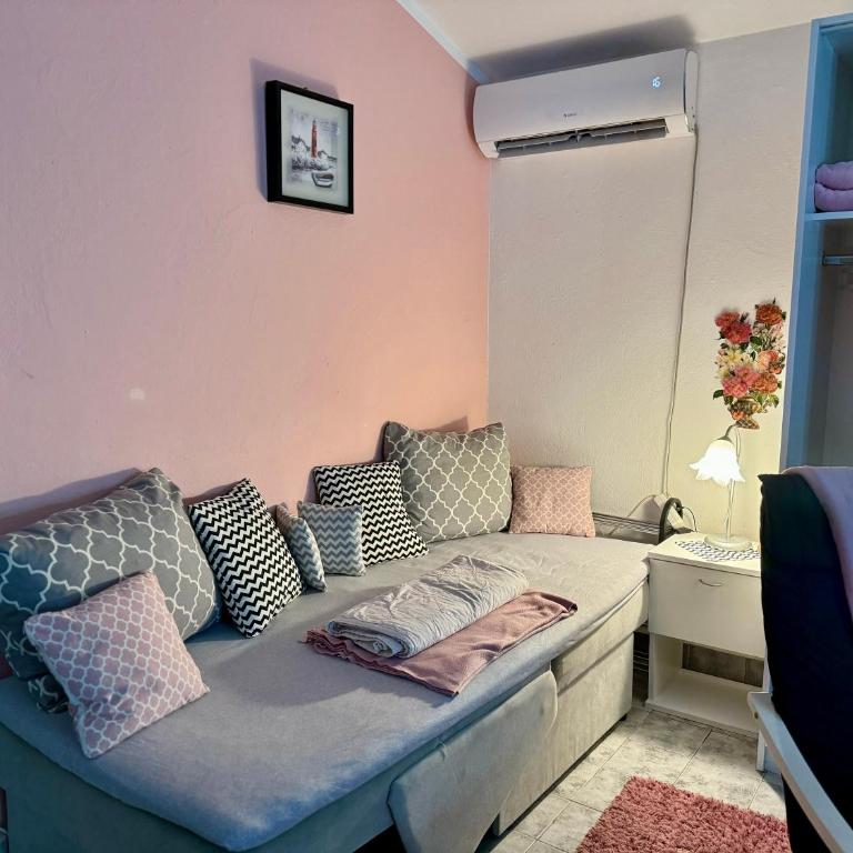 ApartHotel Maxim - One-Bedroom Apartment with Sea View and Balcony - 12