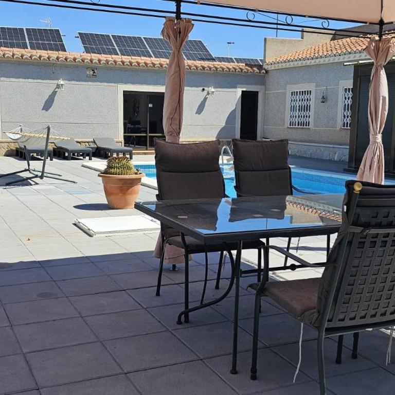 Townhouse with shared pool - Vacation Home - 35