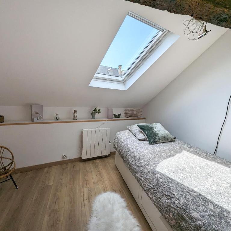 Cocon lumineux sous les toits de Bordeaux - Chambre Deluxe (2 Adultes + 1 Enfant) - 10