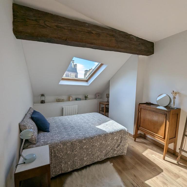 Cocon lumineux sous les toits de Bordeaux - Chambre Deluxe (2 Adultes + 1 Enfant) - 13