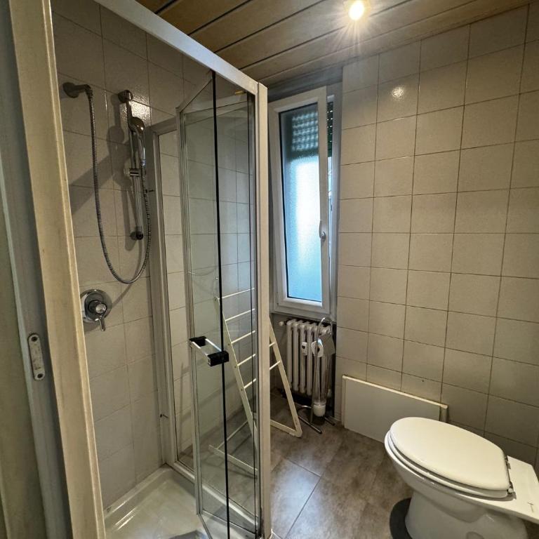 Residenza Manzoni Como Centre - Camera Matrimoniale con Bagno Privato - 11