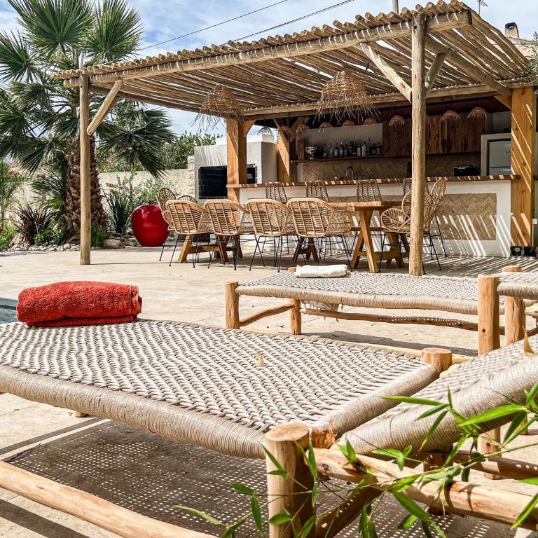 Charmante villa avec piscine chauffée, proximité des plages - Villa - 1