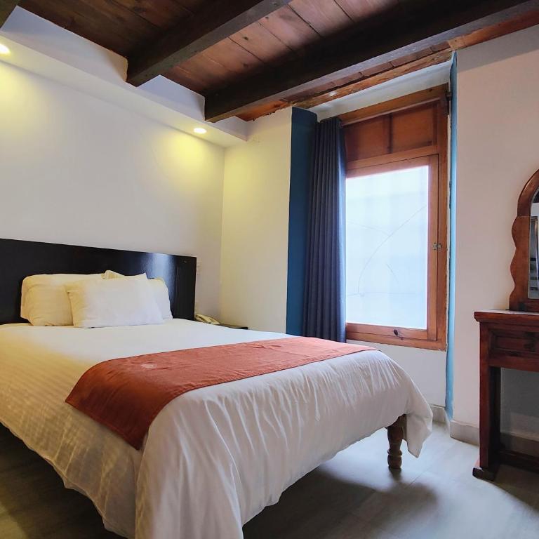 Hotel Barrio Antiguo - Standard Queen Room - 3
