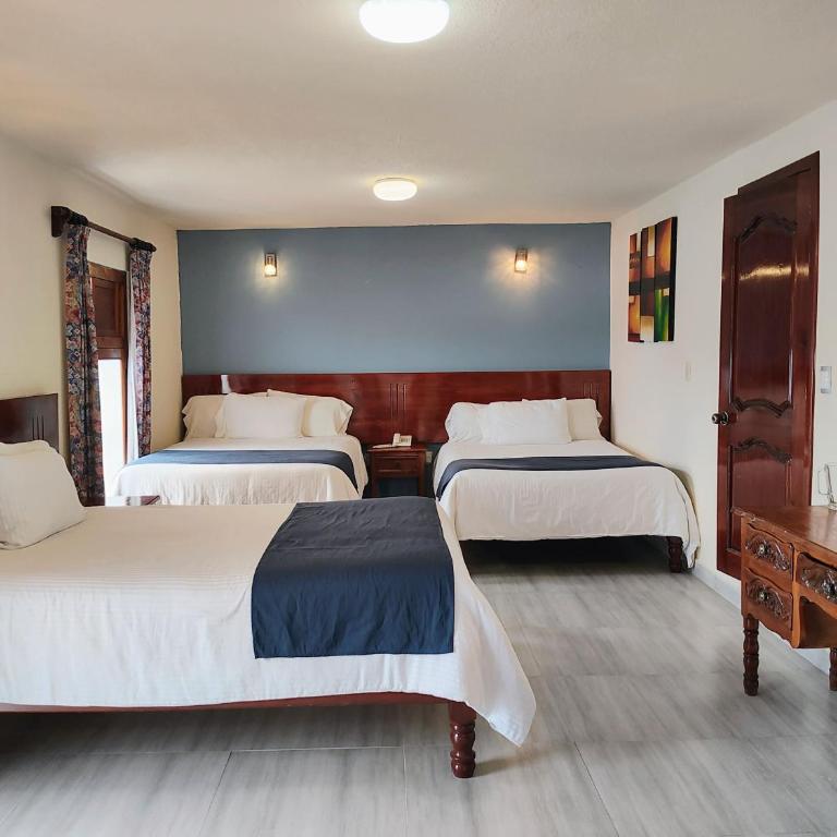 Hotel Barrio Antiguo - Triple Room - 1