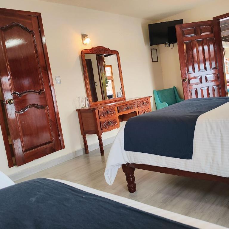 Hotel Barrio Antiguo - Triple Room - 4