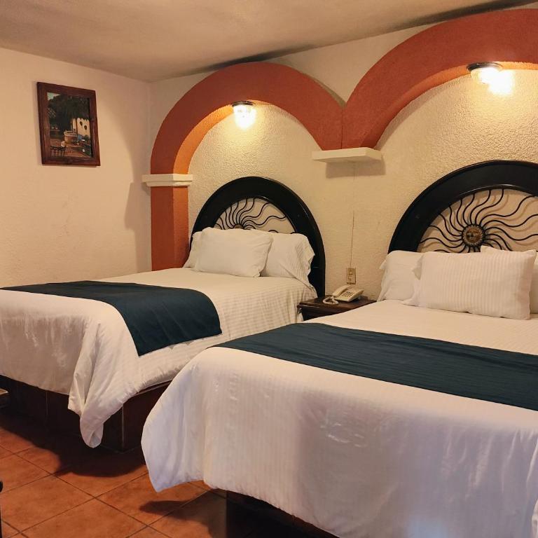 Hotel Barrio Antiguo - Standard Double Room with Two Double Beds - 3
