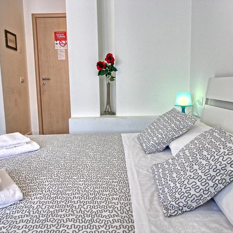 Residenza Manzoni Como Centre - Camera Matrimoniale con Bagno Privato - 8