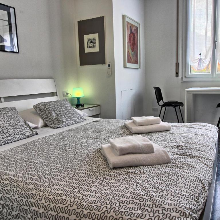 Residenza Manzoni Como Centre - Camera Matrimoniale con Bagno Privato - 1
