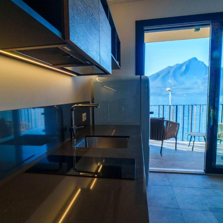 Attilio High Living Suites - Adults Only - Business King Suite with Lake view and Balcony - 13