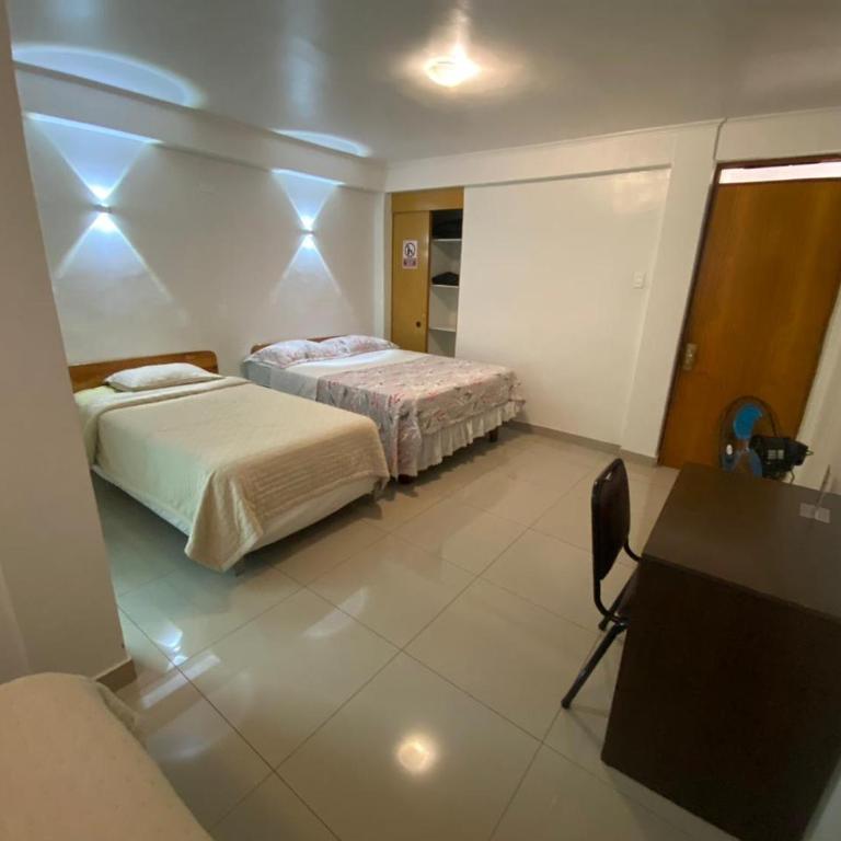 Hotel Orozco - Habitación Familiar con baño privado - 12