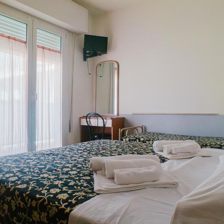 Hotel Jolie - Classic Triple Room - 2