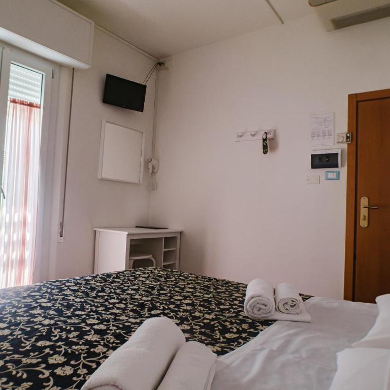 Hotel Jolie - Economy Double or Twin Room - 4