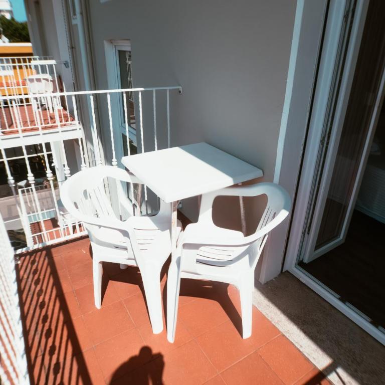 Hotel Jolie - Economy Triple Room - 2