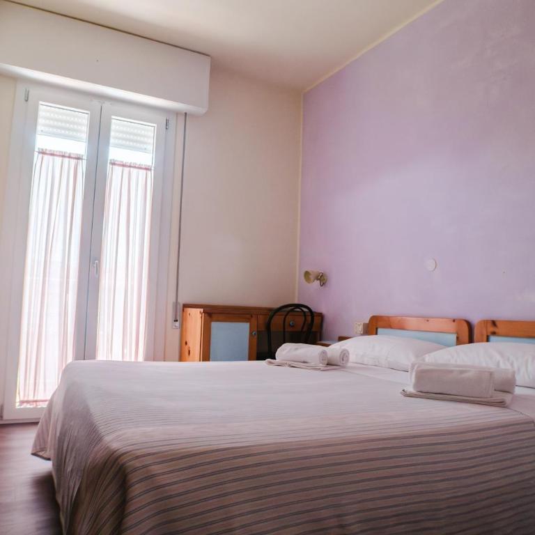 Hotel Jolie - Economy Triple Room - 1