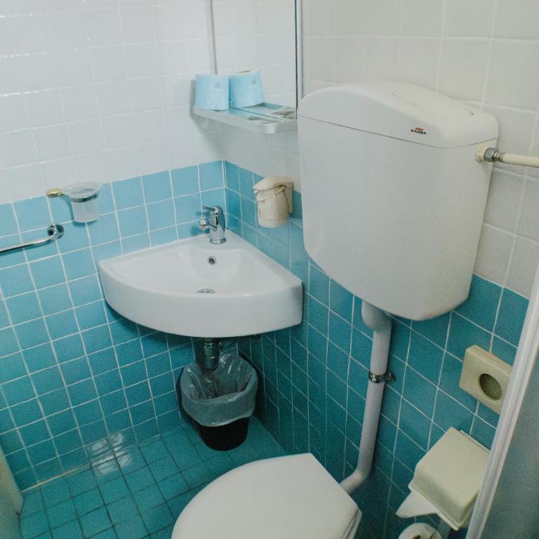 Hotel Jolie - Economy Triple Room - 3