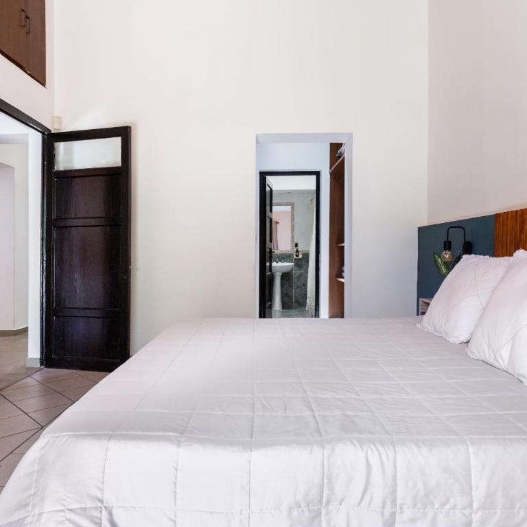 Casa con Jardín y Piscina cerca de Calle Aristides - Villa - 34